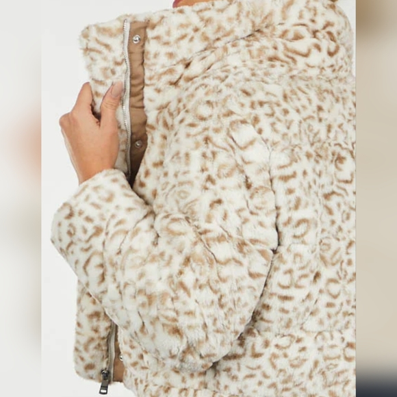 Ivory leopard print faux fur cropped jacket - Picture 2 of 6